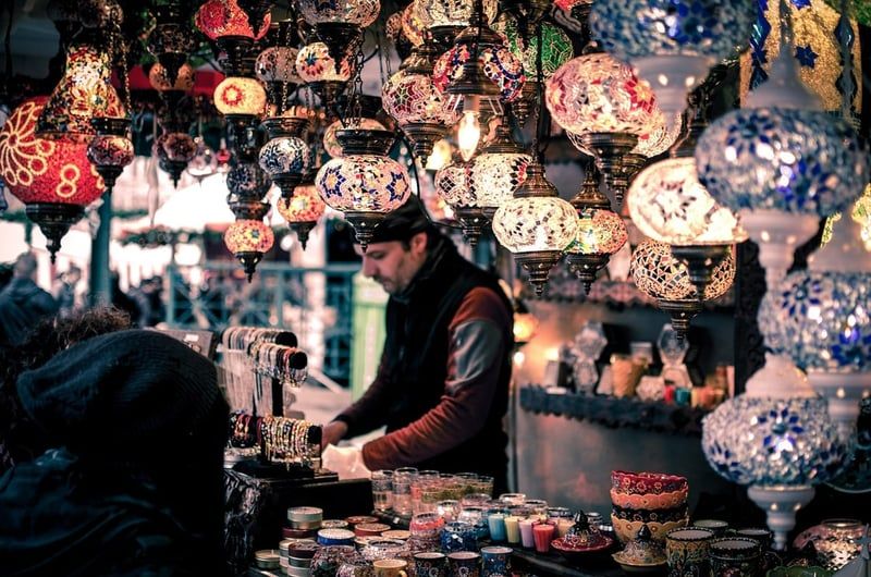 Wie entwickelt sich der Aktienmarkt in unsicheren Zeiten?
